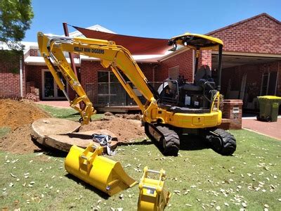 mini excavator hire rockingham|baldivis truck hire rockingham.